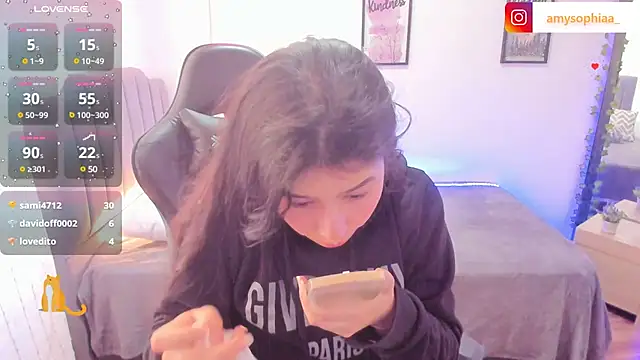 Snapshot of Amy_joones chatting on January 20, 2025, 7:57 pm Amy joones online show from January 20, 2025, 7:57 pm
