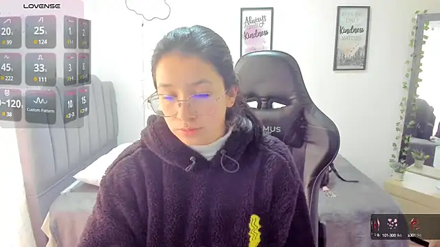 Snapshot of Amy_joones chatting on February 3, 2025, 1:30 pm Amy joones online show from February 3, 2025, 1:30 pm