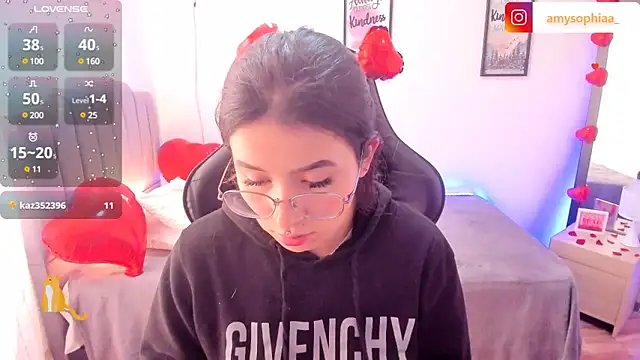 Snapshot of Amy_joones chatting on February 5, 2025, 4:36 pm Amy joones online show from February 5, 2025, 4:36 pm