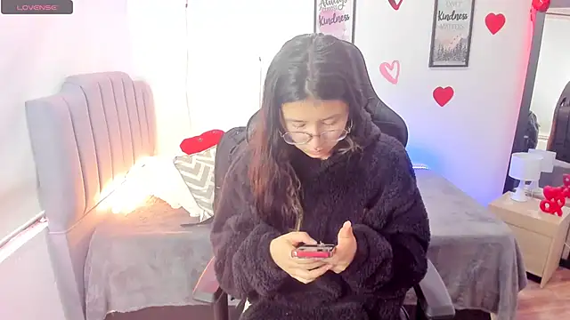 Snapshot of Amy_joones chatting on February 20, 2025, 1:30 pm Amy joones online show from February 20, 2025, 1:30 pm
