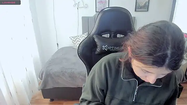 Snapshot of Amy_joones chatting on October 1, 2025, 12:22 pm Amy joones online show from October 1, 2025, 12:22 pm