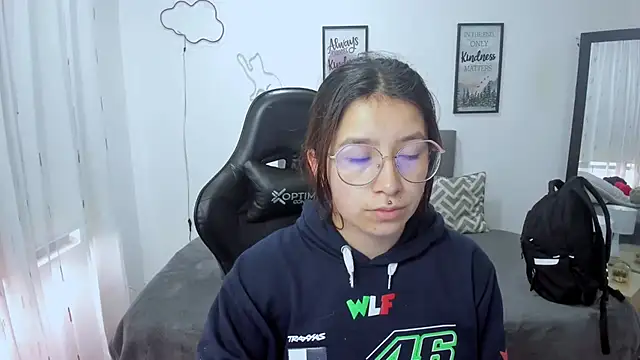 Snapshot of Amy_joones chatting on October 3, 2025, 12:13 pm Amy joones online show from October 3, 2025, 12:13 pm