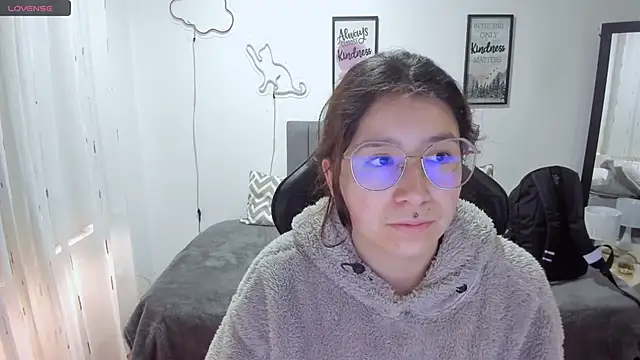 Snapshot of Amy_joones chatting on October 8, 2025, 12:14 pm Amy joones online show from October 8, 2025, 12:14 pm