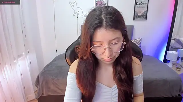 Snapshot of Amy_joones chatting on October 9, 2025, 12:14 pm Amy joones online show from October 9, 2025, 12:14 pm