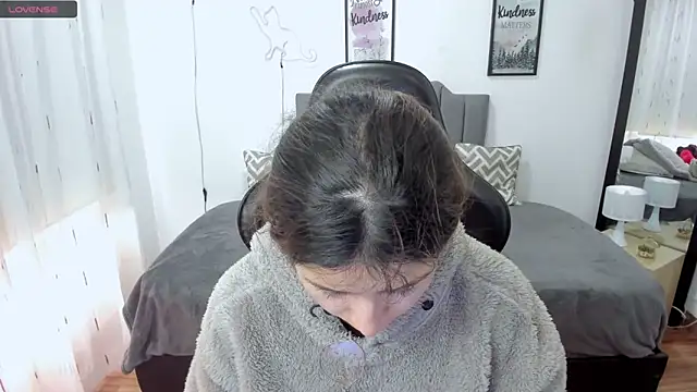 Snapshot of Amy_joones chatting on October 16, 2025, 1:45 pm Amy joones online show from October 16, 2025, 1:45 pm