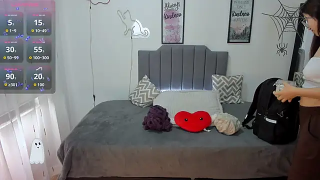 Snapshot of Amy_joones chatting on October 20, 2025, 1:00 pm Amy joones online show from October 20, 2025, 1:00 pm