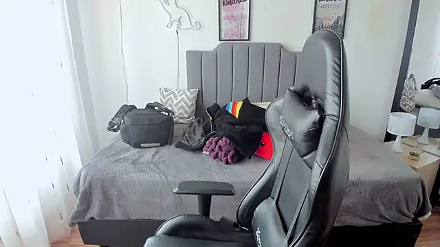 Snapshot of Amy_joones chatting on October 21, 2025, 12:50 pm Amy joones online show from October 21, 2025, 12:50 pm