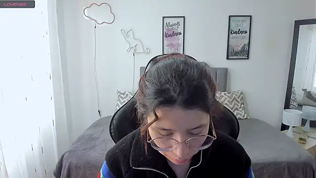 Snapshot of Amy_joones chatting on October 22, 2025, 12:27 pm Amy joones online show from October 22, 2025, 12:27 pm