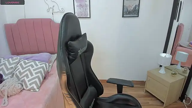 Amy joones online show from November 20, 2025, 12:38 pm