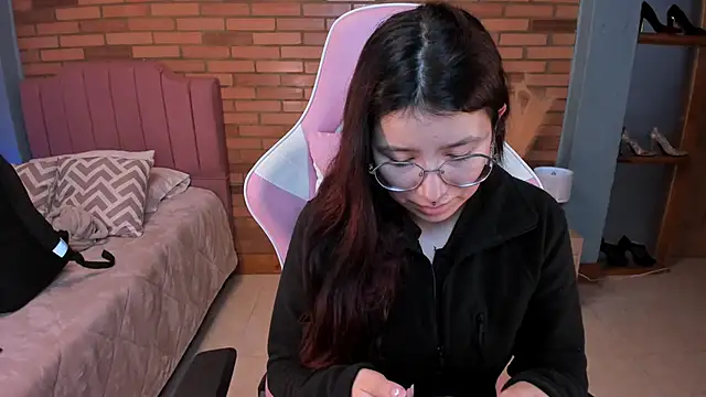 Amy joones online show from May 7, 2026, 11:15 am