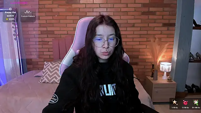 Amy joones online show from June 4, 2026, 11:38 am