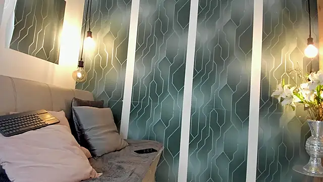 camila-manzur online show from March 26, 2026, 9:09 pm