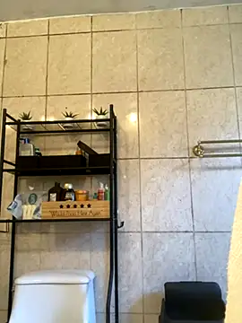 Snapshot of Miguel16i chatting on September 18, 2025, 5:04 pm Miguel16i online show from September 18, 2025, 5:04 pm