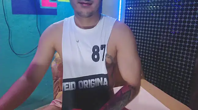 Snapshot of xxxxhotxoxo chatting on December 15, 2024, 6:37 pm xxxxhotxoxo online show from December 15, 2024, 6:37 pm