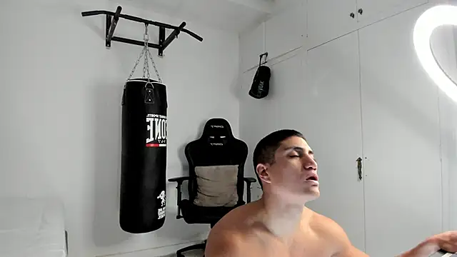 dan01  online show from November 28, 2025, 2:09 pm