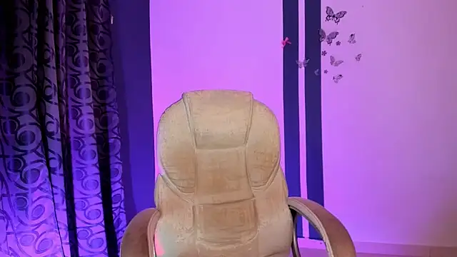 CandyLatinHott online show from December 20, 2025, 11:45 pm