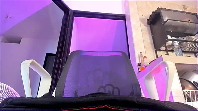 CandyLatinHott online show from March 16, 2026, 5:44 am