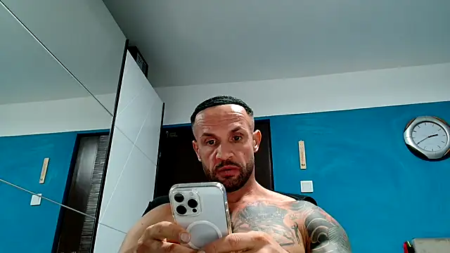 Snapshot of Magnificmuscles89 chatting on October 1, 2025, 11:44 pm Magnificmuscles89 online show from October 1, 2025, 11:44 pm