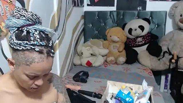 manzanahot9 online show from November 6, 2025, 6:53 pm