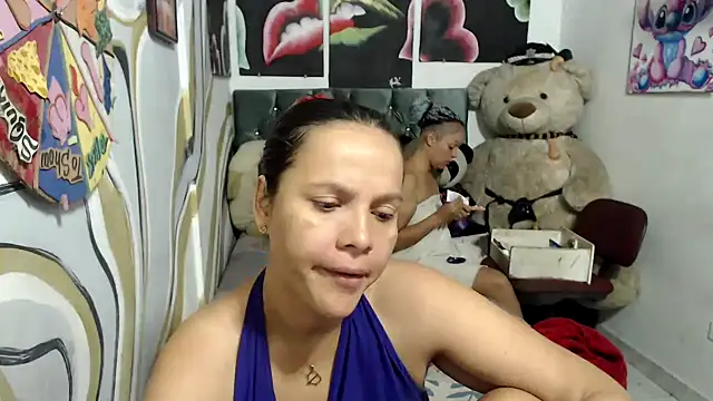 manzanahot9 online show from November 10, 2025, 12:26 pm