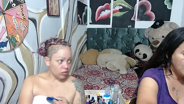 manzanahot9 online show from April 4, 2026, 7:55 pm