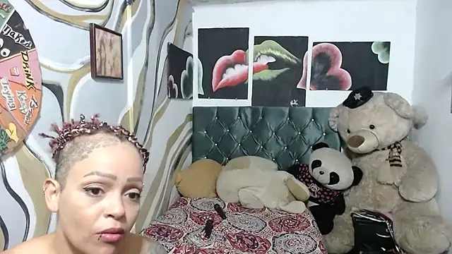 manzanahot9 online show from April 5, 2026, 10:51 pm