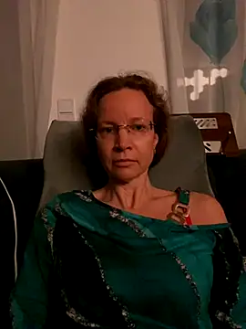 AnnikaRose online show from November 12, 2025, 6:47 am