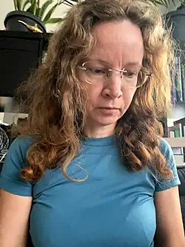 AnnikaRose online show from November 13, 2025, 6:56 am