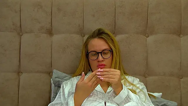 MariaNeumann online show from March 6, 2025, 10:09 am