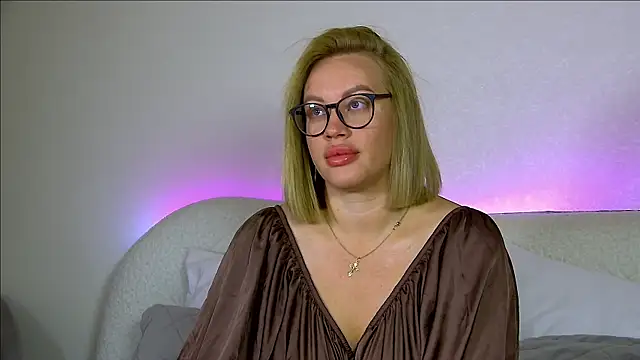 MariaNeumann online show from October 2, 2025, 6:42 am