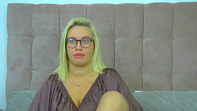 MariaNeumann online show from March 12, 2026, 6:30 am