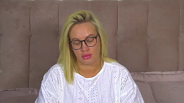 MariaNeumann online show from March 21, 2026, 7:06 pm