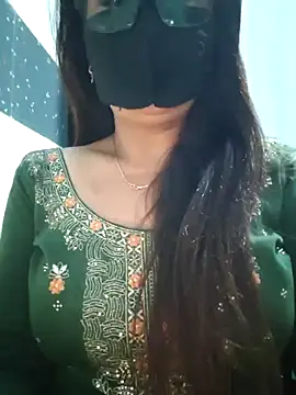 Snapshot of Aishwaryaa_69 chatting on March 6, 2025, 12:19 pm Aishwaryaa 69 online show from March 6, 2025, 12:19 pm