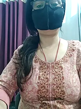 Snapshot of Aishwaryaa_69 chatting on June 1, 2026, 3:30 am Aishwaryaa 69 online show from June 1, 2026, 3:30 am