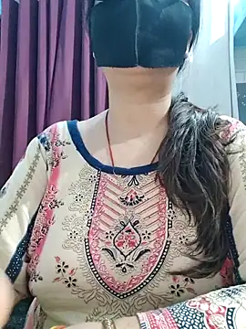 Snapshot of Aishwaryaa_69 chatting on June 14, 2026, 1:58 am Aishwaryaa 69 online show from June 14, 2026, 1:58 am