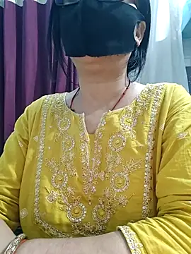 Snapshot of Aishwaryaa_69 chatting on June 19, 2026, 2:27 am Aishwaryaa 69 online show from June 19, 2026, 2:27 am