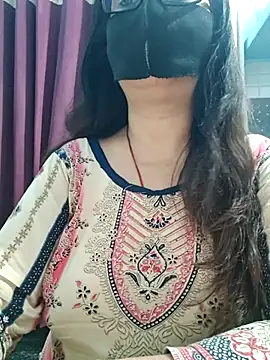Snapshot of Aishwaryaa_69 chatting on June 28, 2026, 1:33 am Aishwaryaa 69 online show from June 28, 2026, 1:33 am