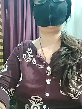 Snapshot of Aishwaryaa_69 chatting on July 1, 2026, 2:02 am Aishwaryaa 69 online show from July 1, 2026, 2:02 am