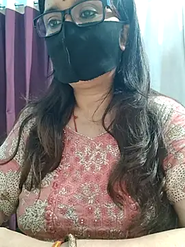 Snapshot of Aishwaryaa_69 chatting on July 4, 2026, 2:29 am Aishwaryaa 69 online show from July 4, 2026, 2:29 am