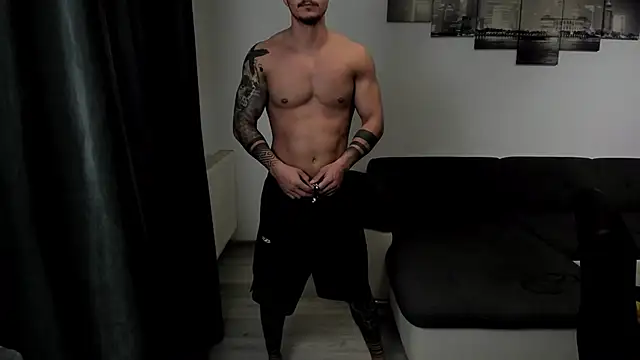 Snapshot of Richarddarell1 chatting on September 16, 2025, 4:35 am Richarddarell1 online show from September 16, 2025, 4:35 am