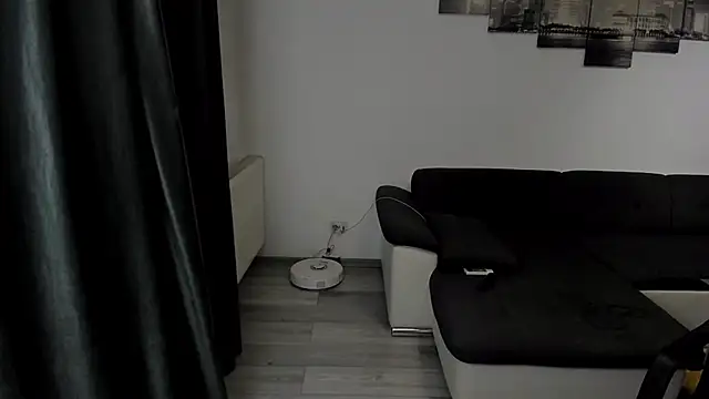 Snapshot of Richarddarell1 chatting on October 6, 2025, 4:43 am Richarddarell1 online show from October 6, 2025, 4:43 am