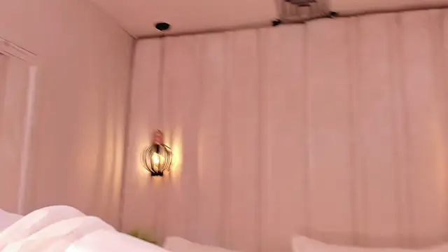 bonniekim  online show from February 5, 2025, 2:48 pm