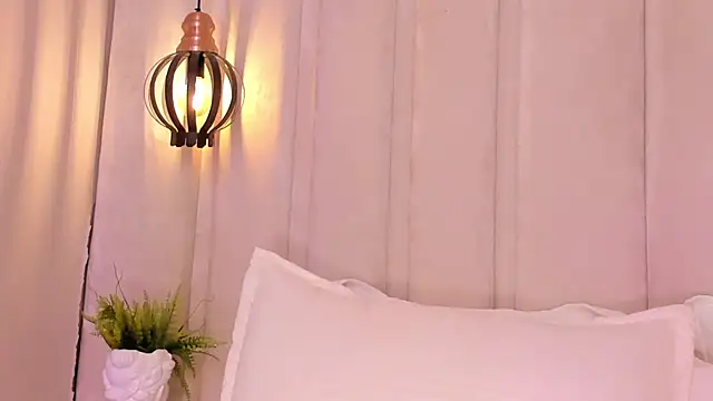 bonniekim  online show from March 4, 2025, 3:15 pm