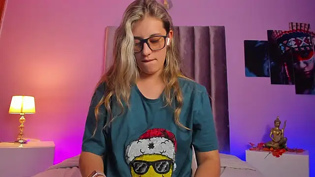 Snapshot of Giia_paiige18 chatting on December 19, 2024, 7:18 am Giia paiige18 online show from December 19, 2024, 7:18 am
