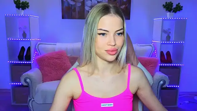 EmmyMills online show from October 19, 2025, 9:15 pm