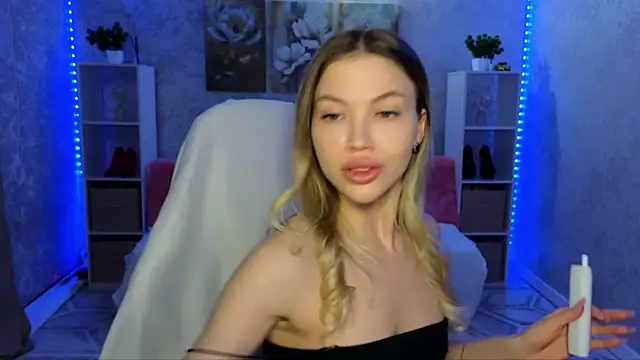 EmmyMills online show from February 20, 2026, 9:59 pm