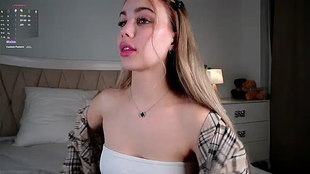 Snapshot of LillianLester chatting on February 22, 2025, 1:11 am LillianLester online show from February 22, 2025, 1:11 am