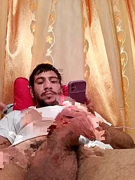 Snapshot of emea4 chatting on December 21, 2025, 12:18 am emea4 online show from December 21, 2025, 12:18 am