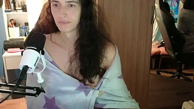 MemiKouki online show from November 21, 2025, 5:44 pm