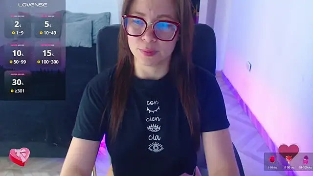 SharonR1 online show from June 19, 2026, 10:46 pm